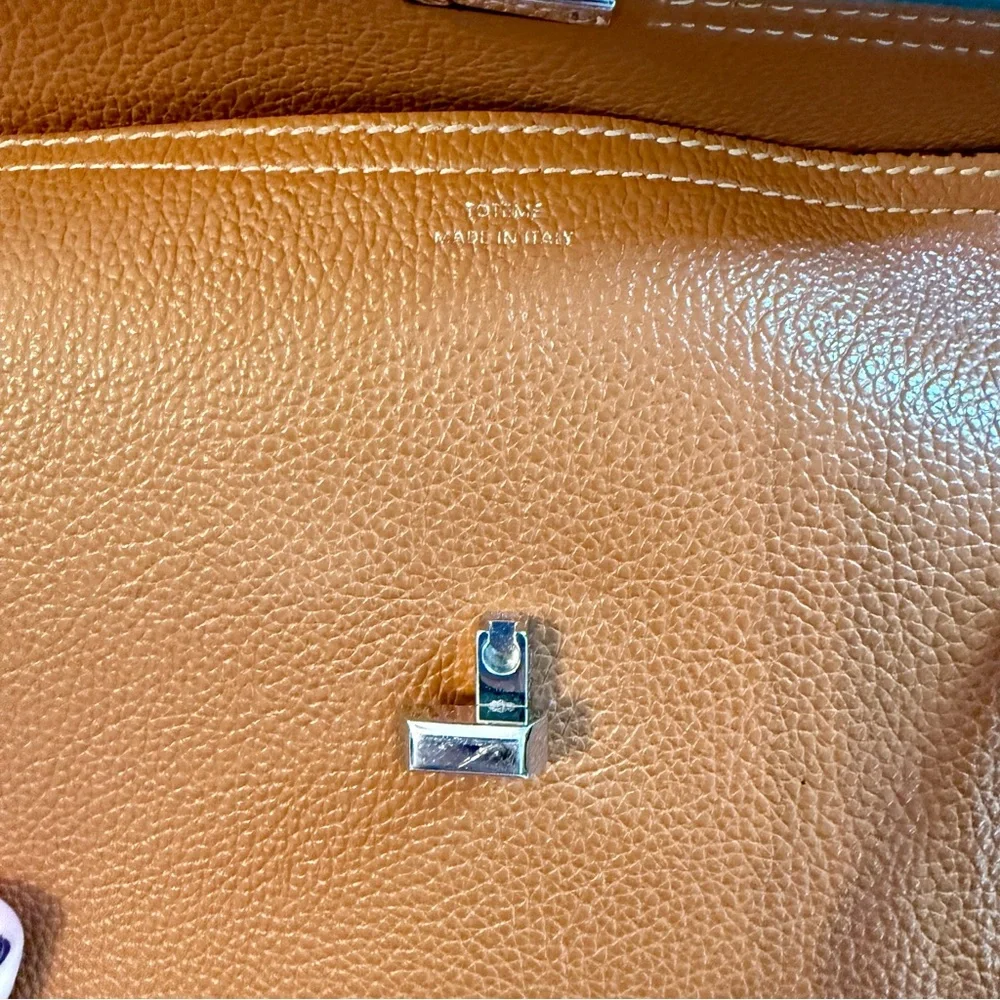 Toteme T-lock grained-leather clutch tan - Picture 8 of 10